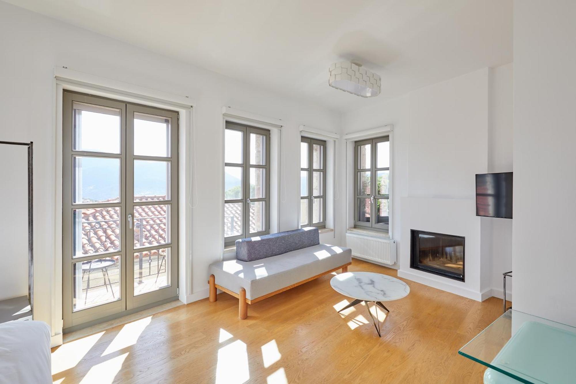 Clock Tower Arachova Suites Екстер'єр фото